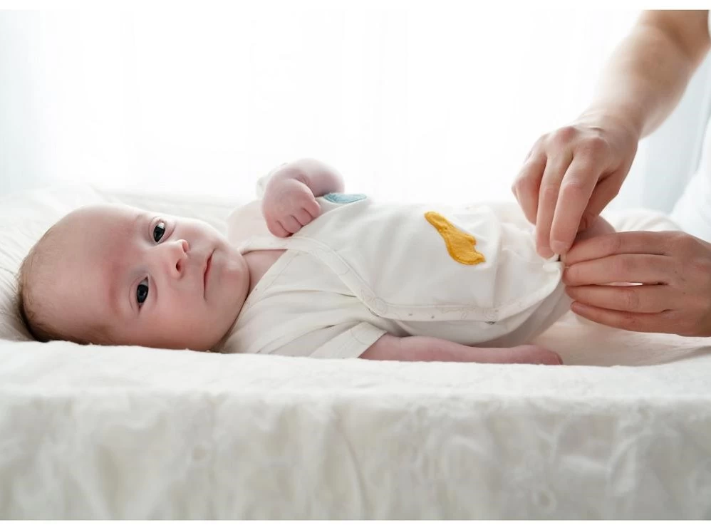 Fehn 056532 Body & Mütze FehnNATUR – Baby-Erstausstattungs-Set In Unisex Aus 100% Bio-Baumwolle – Für Neugeborene Von 0-3 Monaten – Größe: 50/56 3 Fehn 056532 Body & Mütze FehnNATUR – Baby-Erstausstattungs-Set In Unisex Aus 100% Bio-Baumwolle – Für Neugeborene Von 0-3 Monaten – Größe: 50/56 – Bild 3